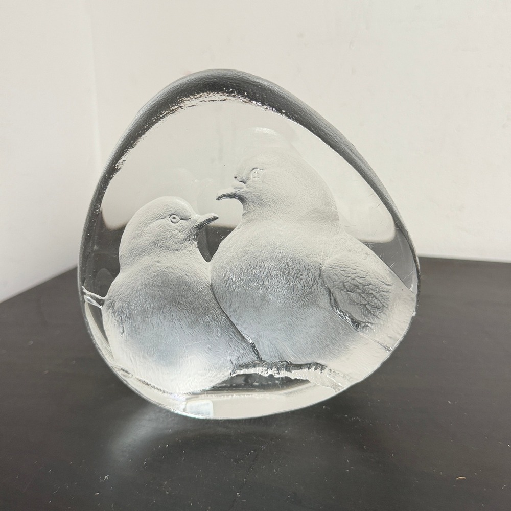 Mats Jonasson Sweden Crystal Turtle Doves Lovebirds Paperweight #3258 Signed